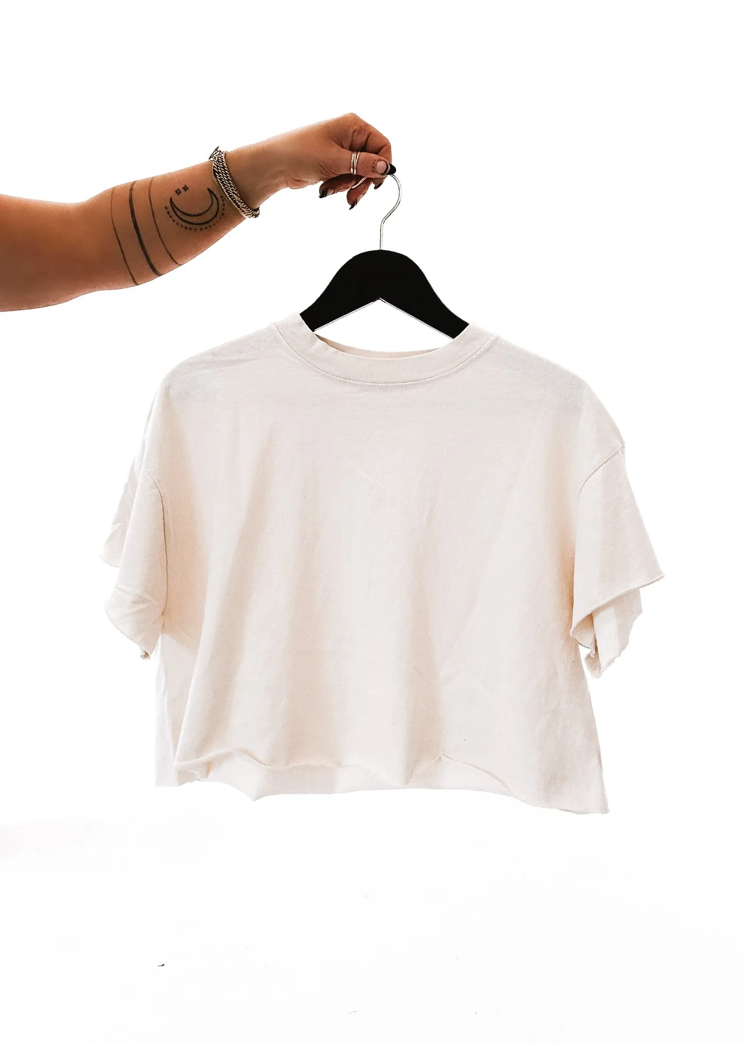 CROPPED PEBBY BASICS IVORY TEE